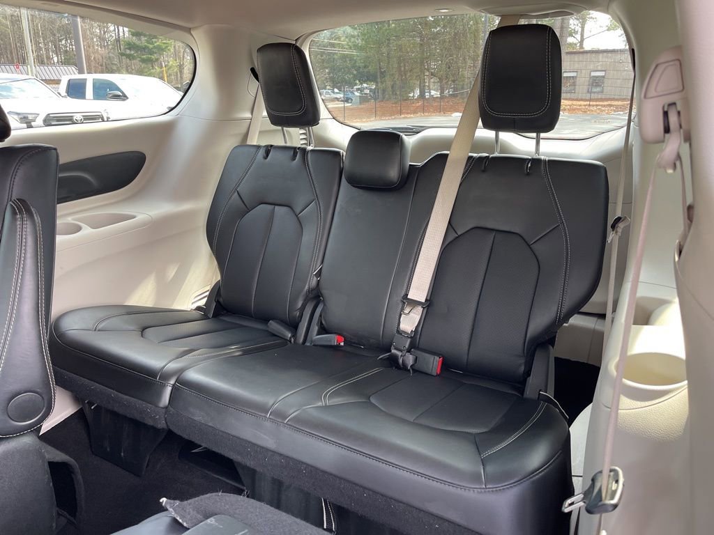 Used 2024 Chrysler Pacifica Select image 21
