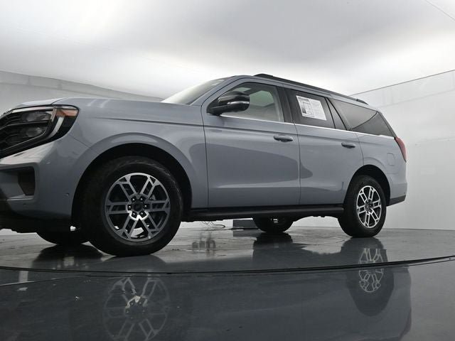 Certified 2025 Ford Expedition Active AWD/4WD image 33