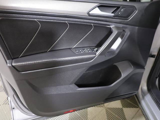 Used 2022 Volkswagen Tiguan SE AWD/4WD image 31
