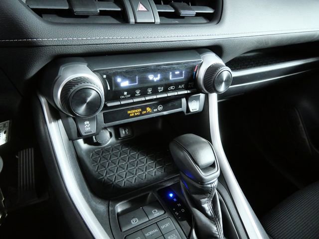 Used 2019 Toyota RAV4 LE AWD/4WD image 19