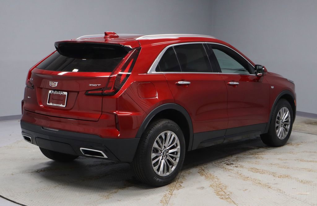 Used 2024 Cadillac XT4 Premium Luxury image 5