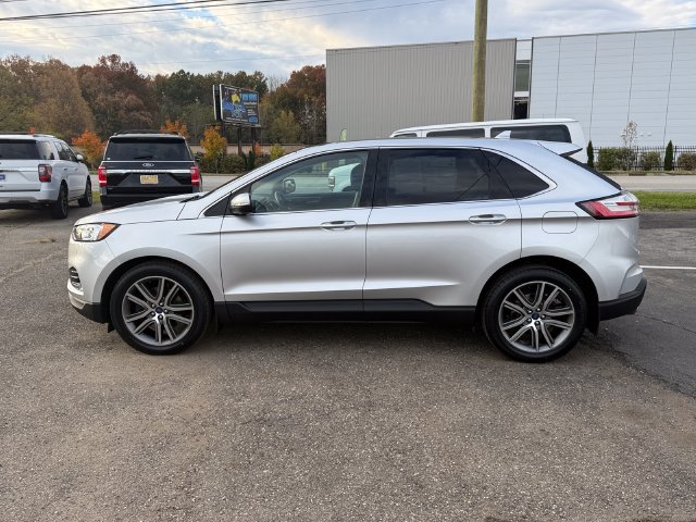 Certified 2019 Ford Edge Titanium w/ Cold Weather Package AWD/4WD image 8