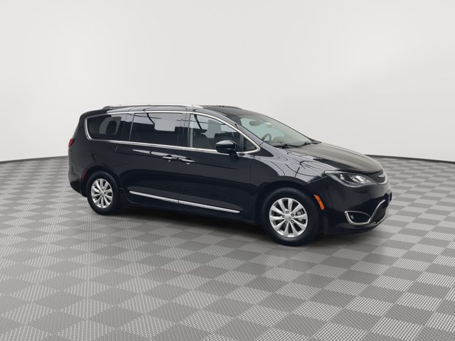 Used 2019 Chrysler Pacifica Touring-L FWD image 39