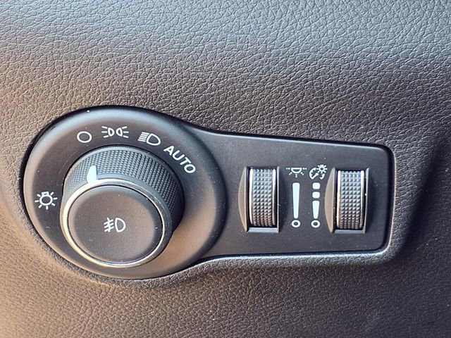 Used 2025 Jeep Compass Limited image 21