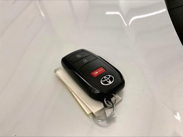 Used 2026 Toyota Corolla Cross LE AWD/4WD image 9