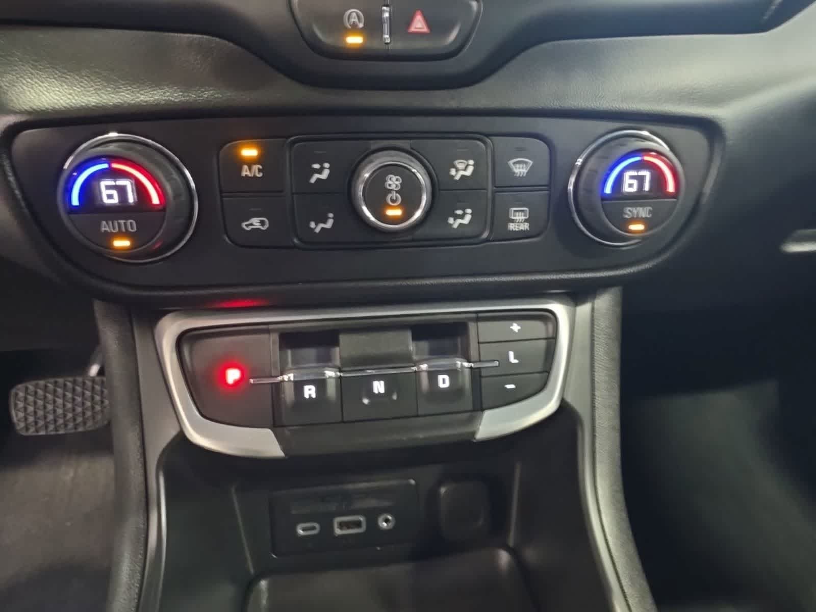 Used 2022 GMC Terrain SLT w/ Infotainment Package II AWD/4WD image 31