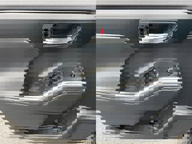 Used 2020 Toyota Highlander XLE image 14