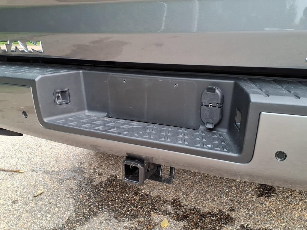 Used 2023 Nissan Titan SV w/ SV Convenience Package AWD/4WD image 12