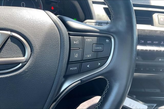 Used 2019 Lexus UX 200 w/ Premium Package FWD image 19