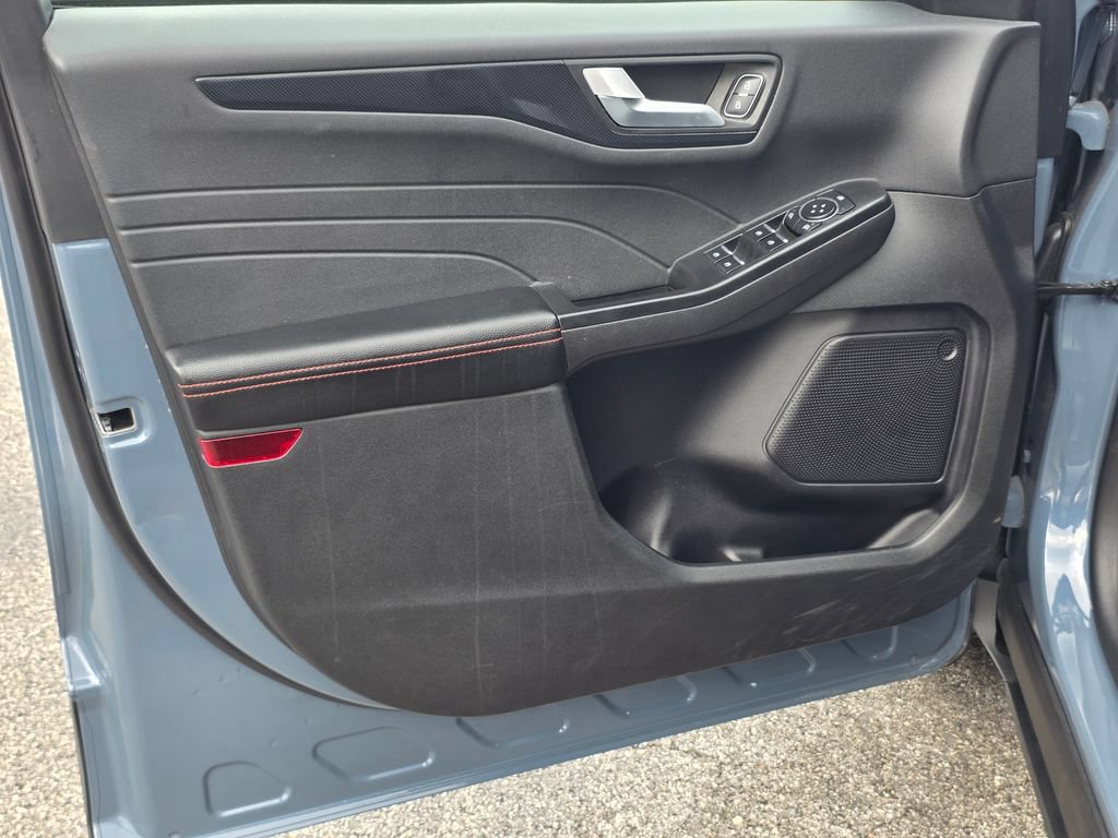 Certified 2025 Ford Escape ST-Line Select AWD/4WD image 13