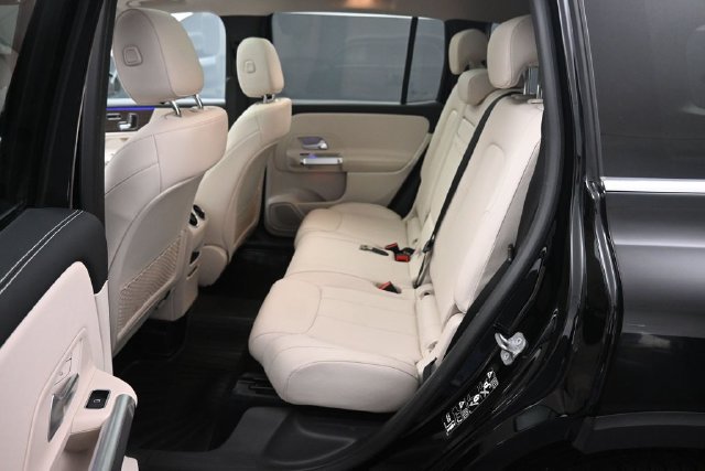 Used 2023 Mercedes-Benz GLB 250 4MATIC image 21