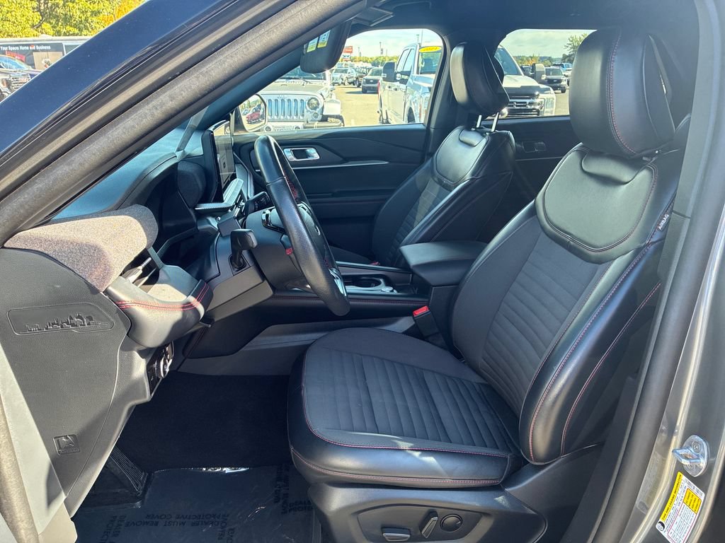 Certified 2025 Ford Explorer ST-Line AWD/4WD image 12