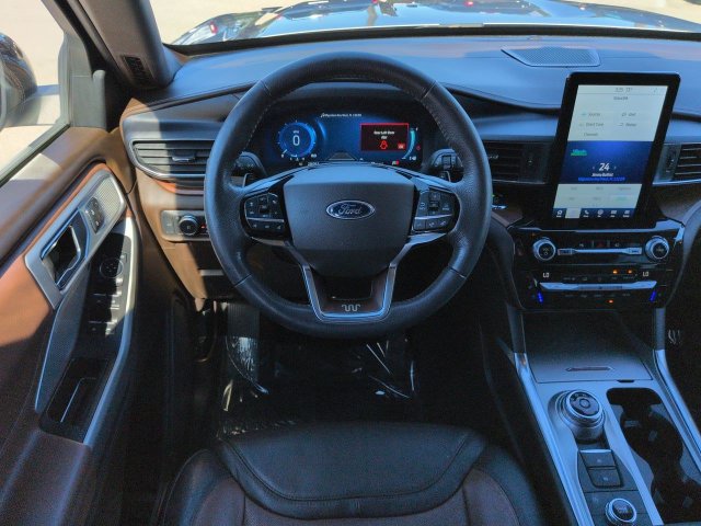 Certified 2021 Ford Explorer King Ranch w/ Premium Technology Package AWD/4WD image 16
