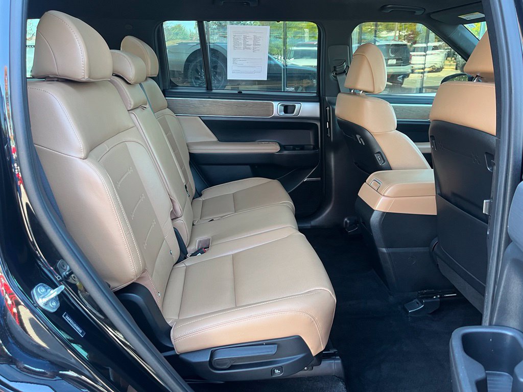 Used 2025 Hyundai Santa Fe Limited AWD/4WD image 19