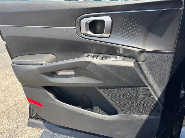 Used 2023 Kia Sorento LX FWD image 12