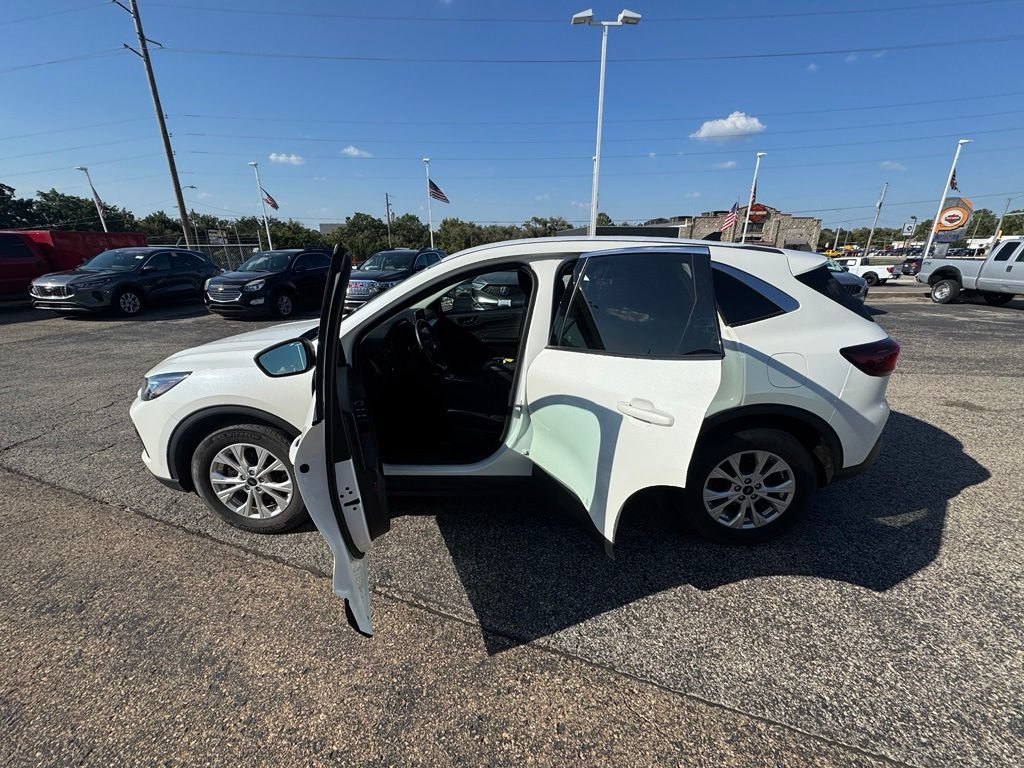 Certified 2023 Ford Escape Active w/ Cold Weather Package FWD image 4