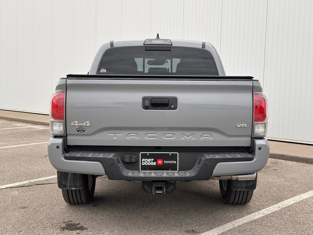 Used 2018 Toyota Tacoma Limited image 2