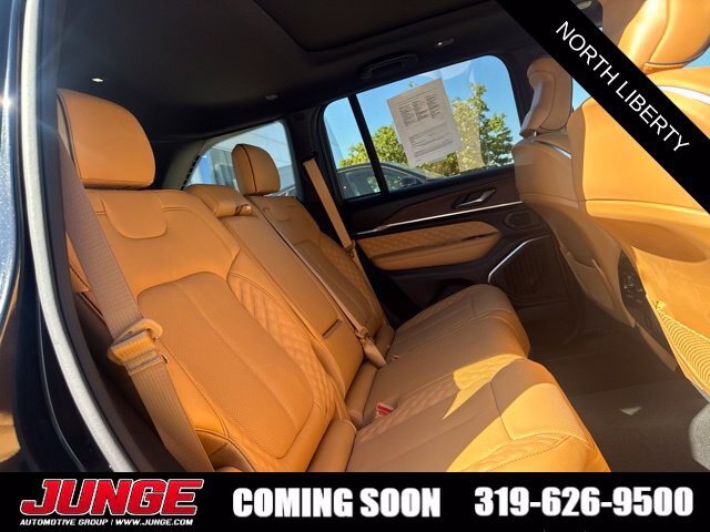 Used 2024 Jeep Grand Cherokee Summit AWD/4WD image 15
