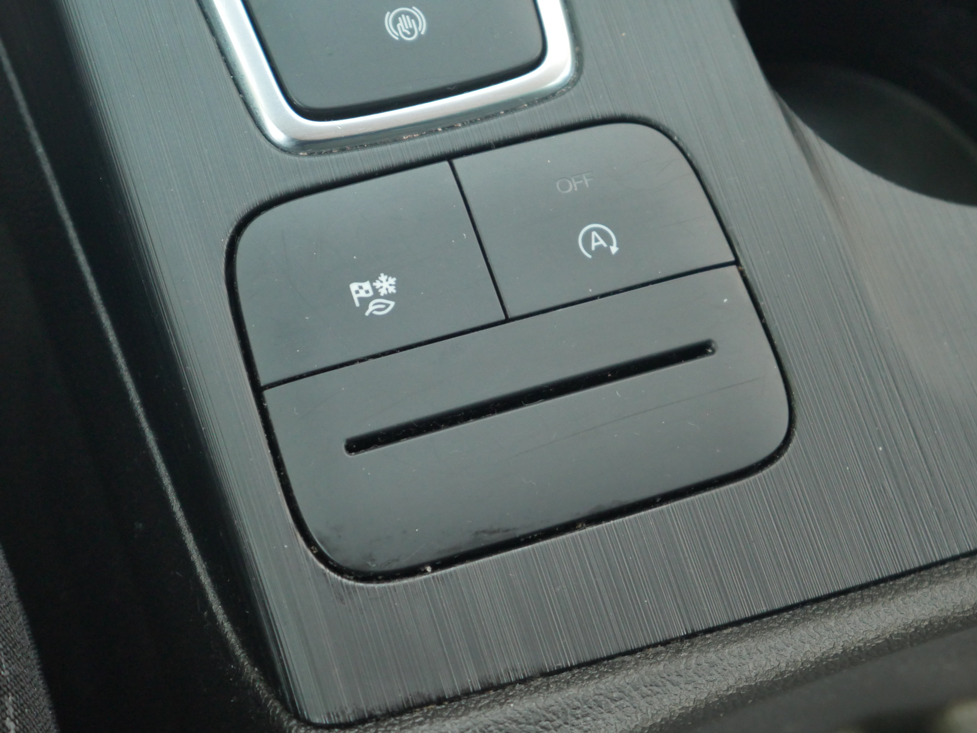 Certified 2025 Ford Escape Active AWD/4WD image 15