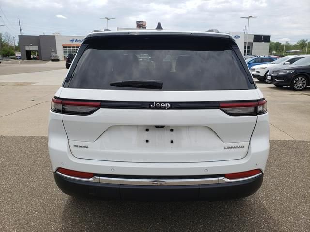 Used 2023 Jeep Grand Cherokee Laredo w/ Luxury Tech Group I AWD/4WD image 5