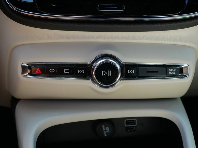 Used 2019 Volvo XC40 T5 Inscription AWD/4WD image 27