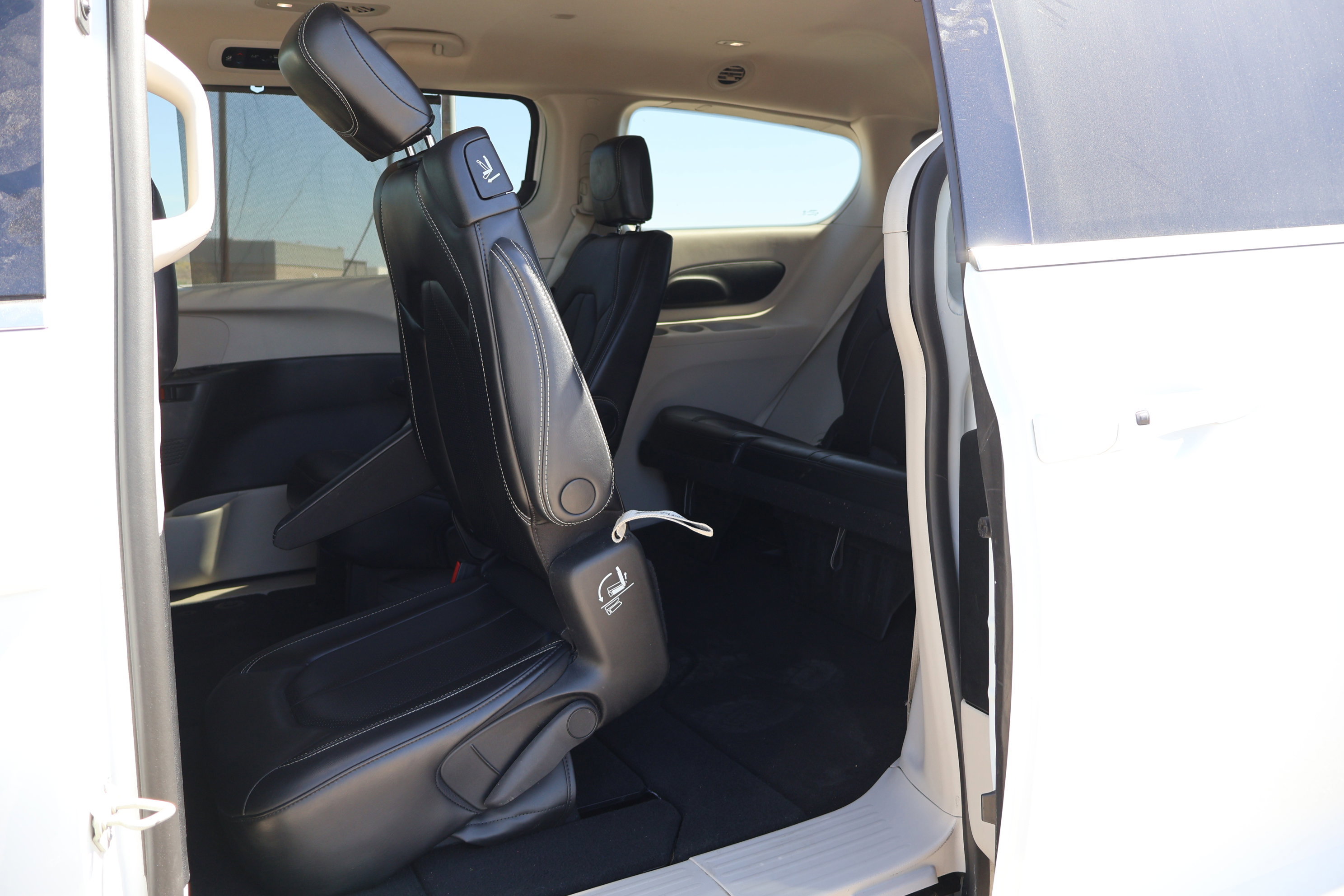 Used 2023 Chrysler Pacifica Touring-L image 29