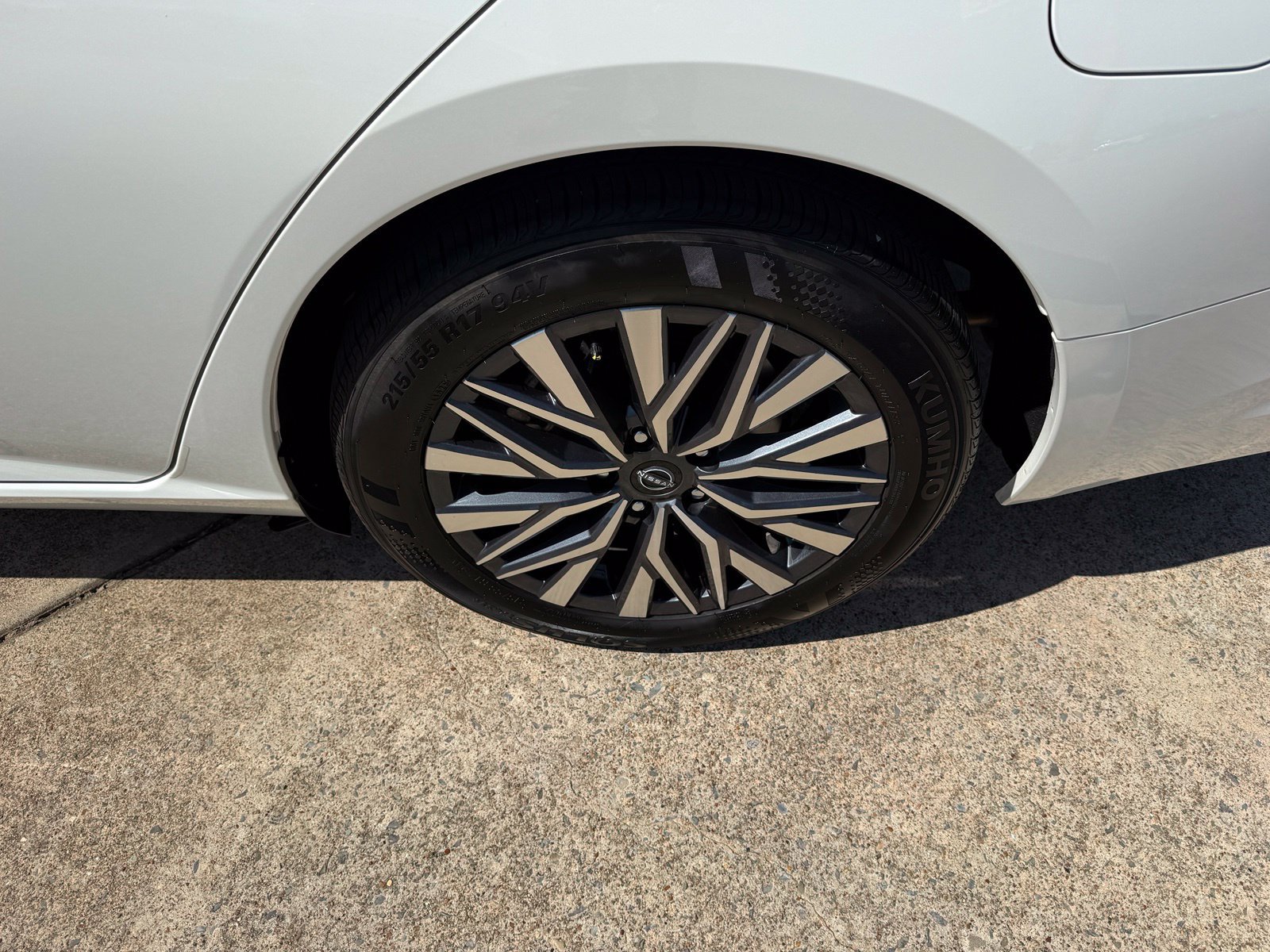 Used 2025 Nissan Altima 2.5 SV FWD image 9