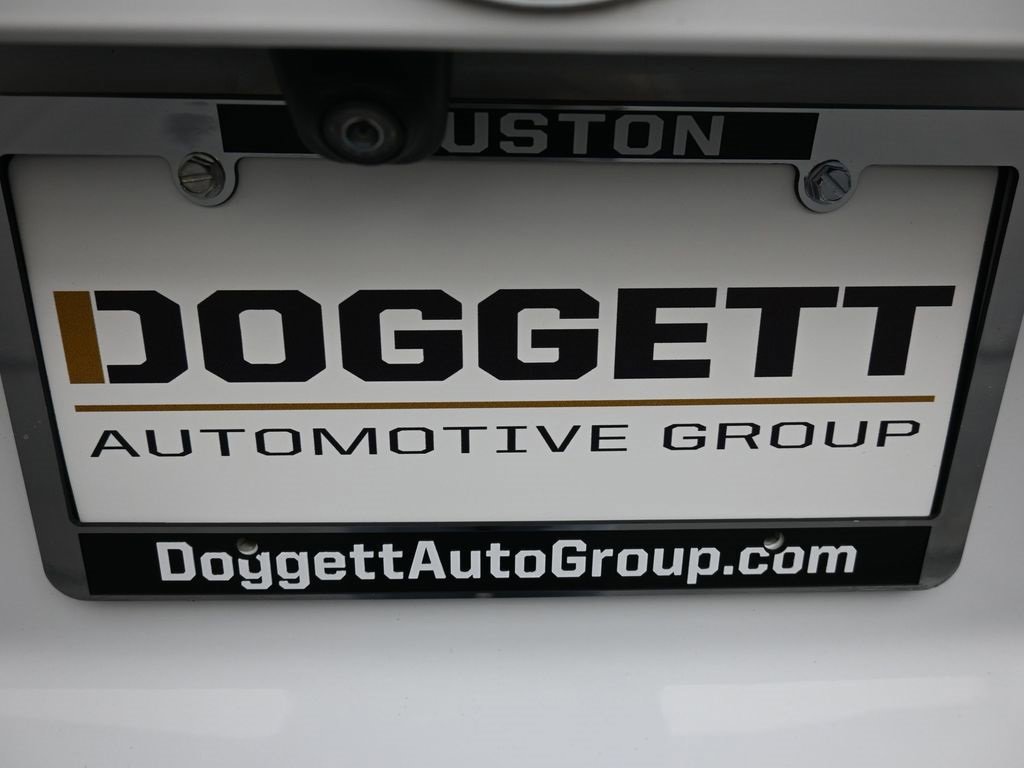 Used 2023 Buick Envision Essence image 2