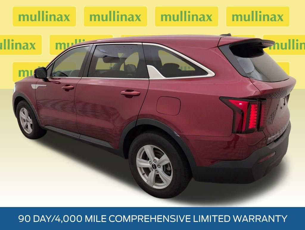 Used 2023 Kia Sorento LX image 3