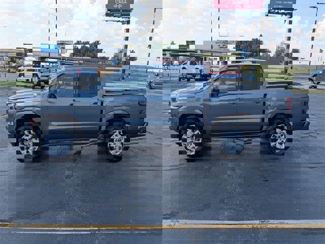 Used 2024 Nissan Frontier SV w/ SV Convenience Package image 2