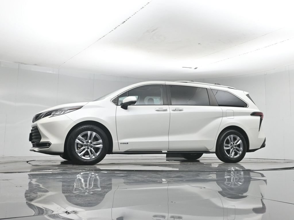 Used 2021 Toyota Sienna Limited FWD image 48