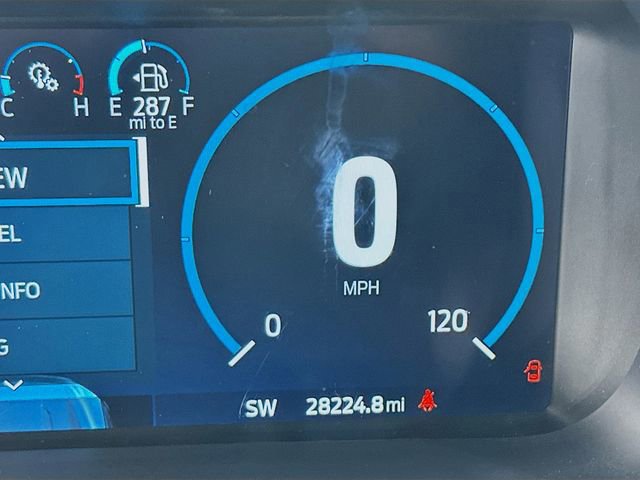 Certified 2022 Ford F150 Lariat w/ Equipment Group 502A High image 17