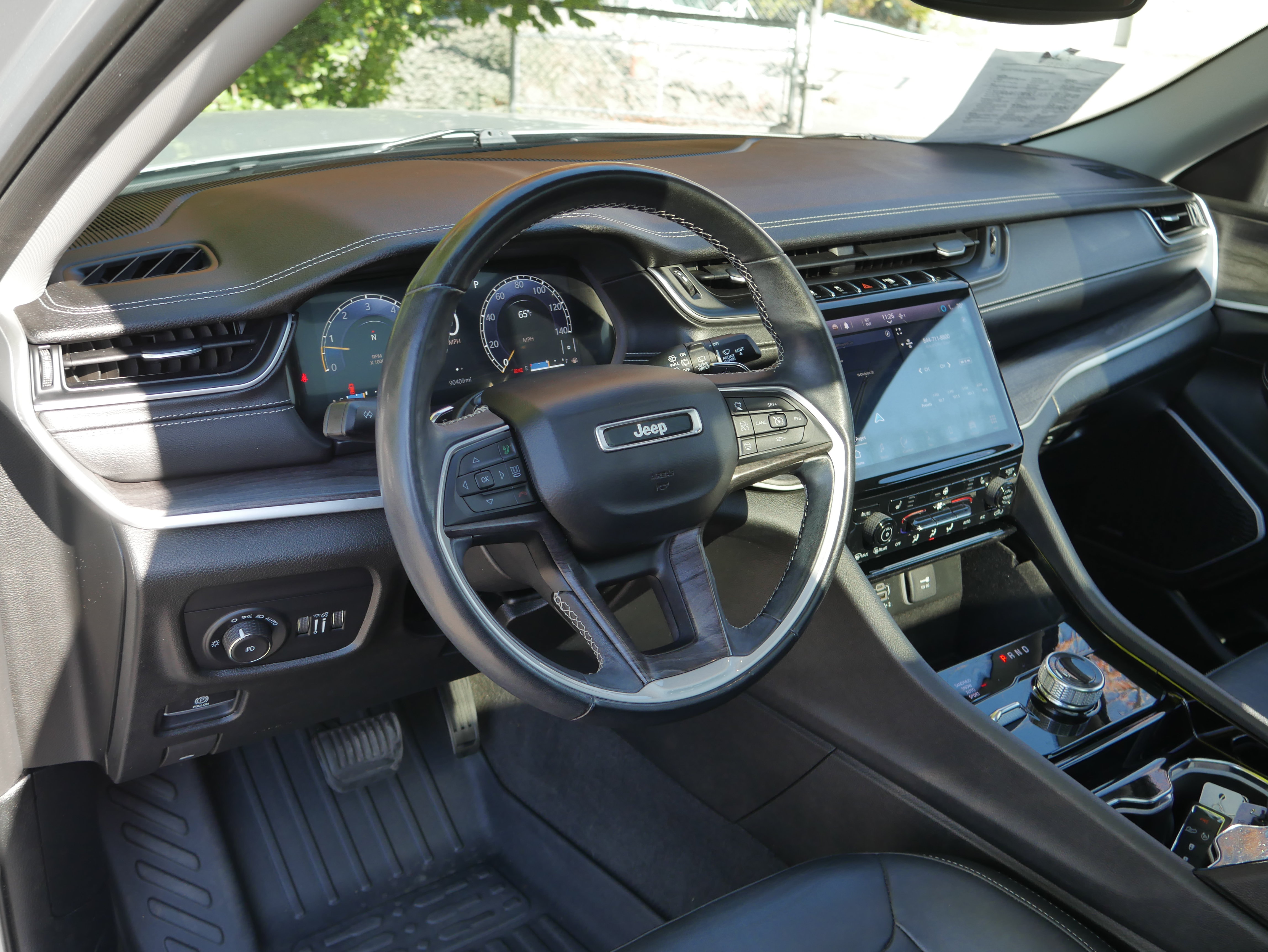 Used 2021 Jeep Grand Cherokee L Limited AWD/4WD image 4