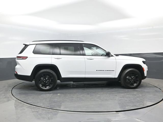 Used 2024 Jeep Grand Cherokee L Laredo AWD/4WD image 3
