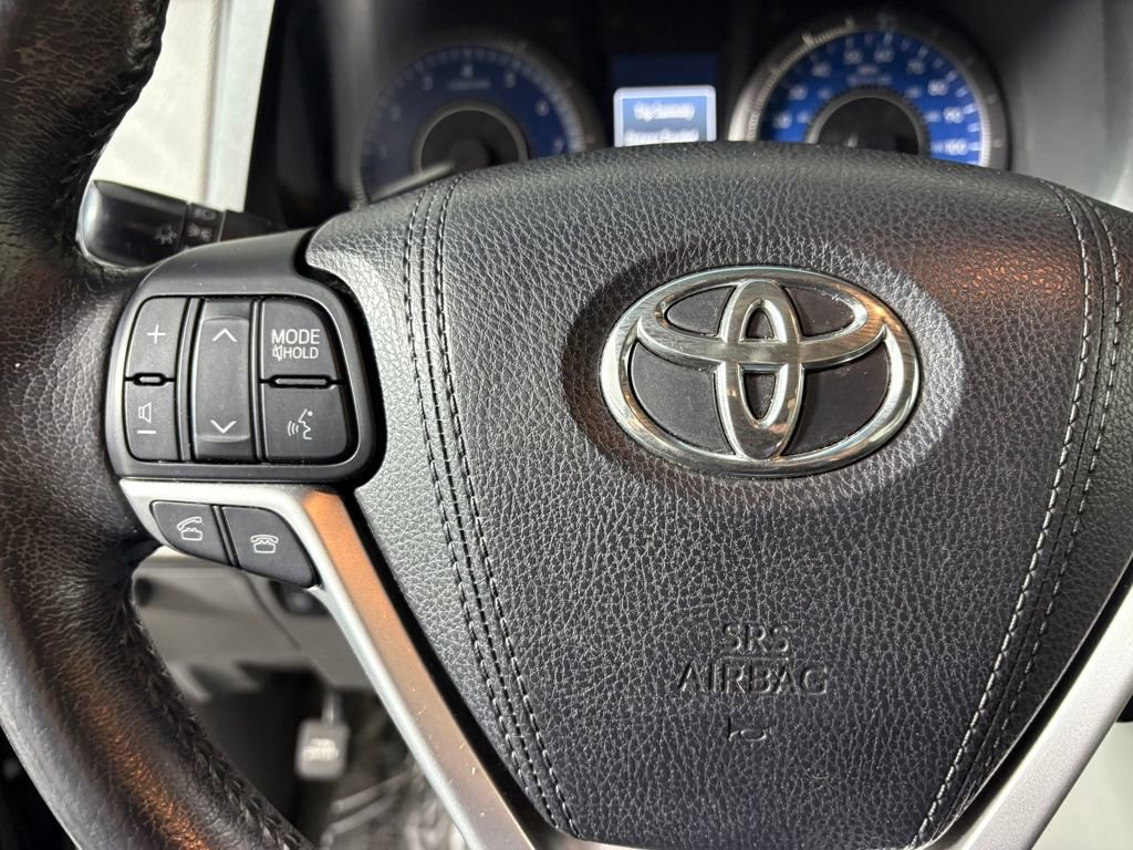 Used 2017 Toyota Sienna AWD image 24