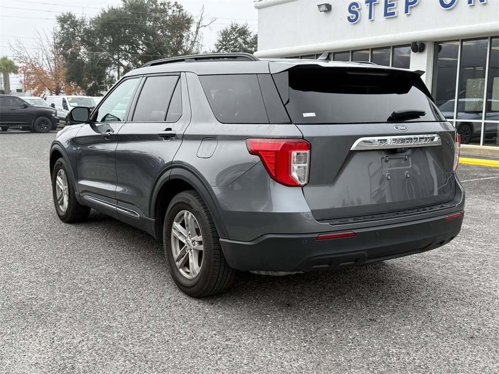 Certified 2024 Ford Explorer XLT image 3