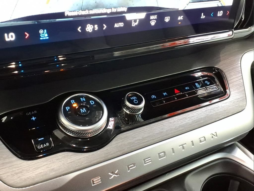 Certified 2025 Ford Expedition Max Platinum w/ Driver's Package AWD/4WD image 9