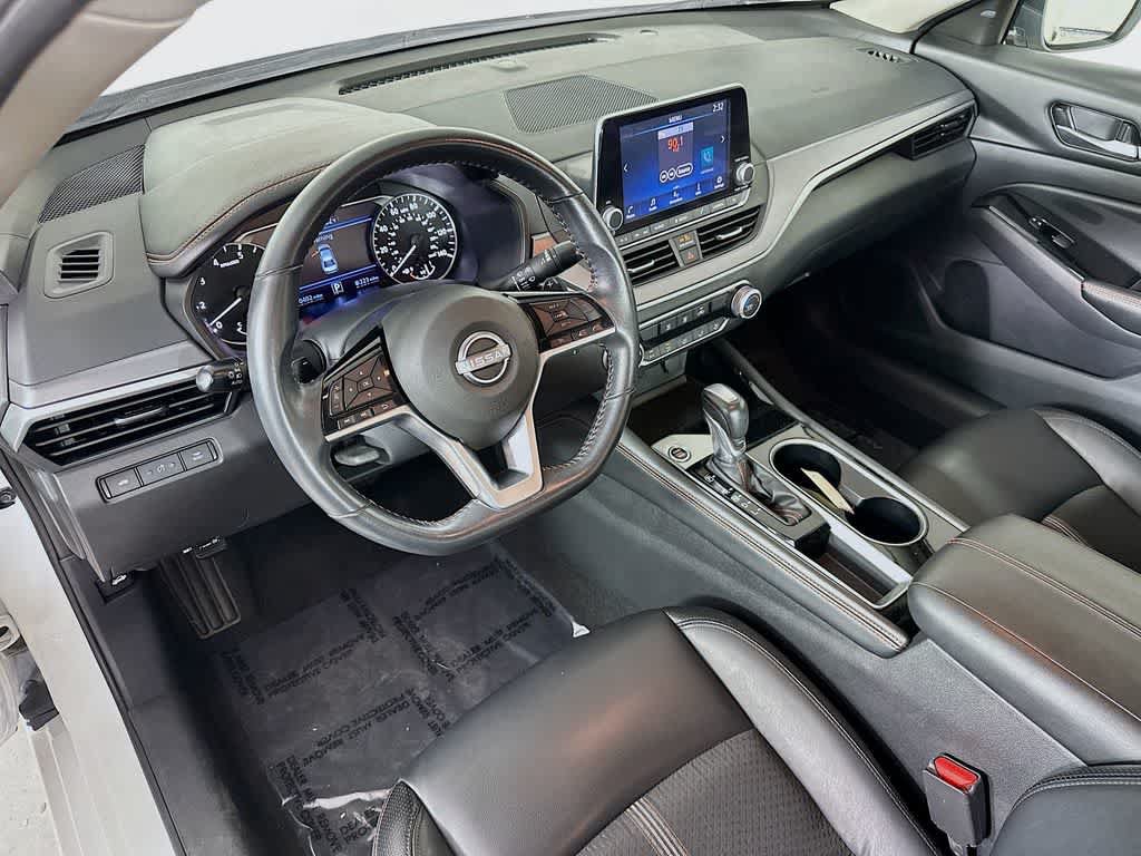 Used 2024 Nissan Altima 2.5 SR FWD image 2