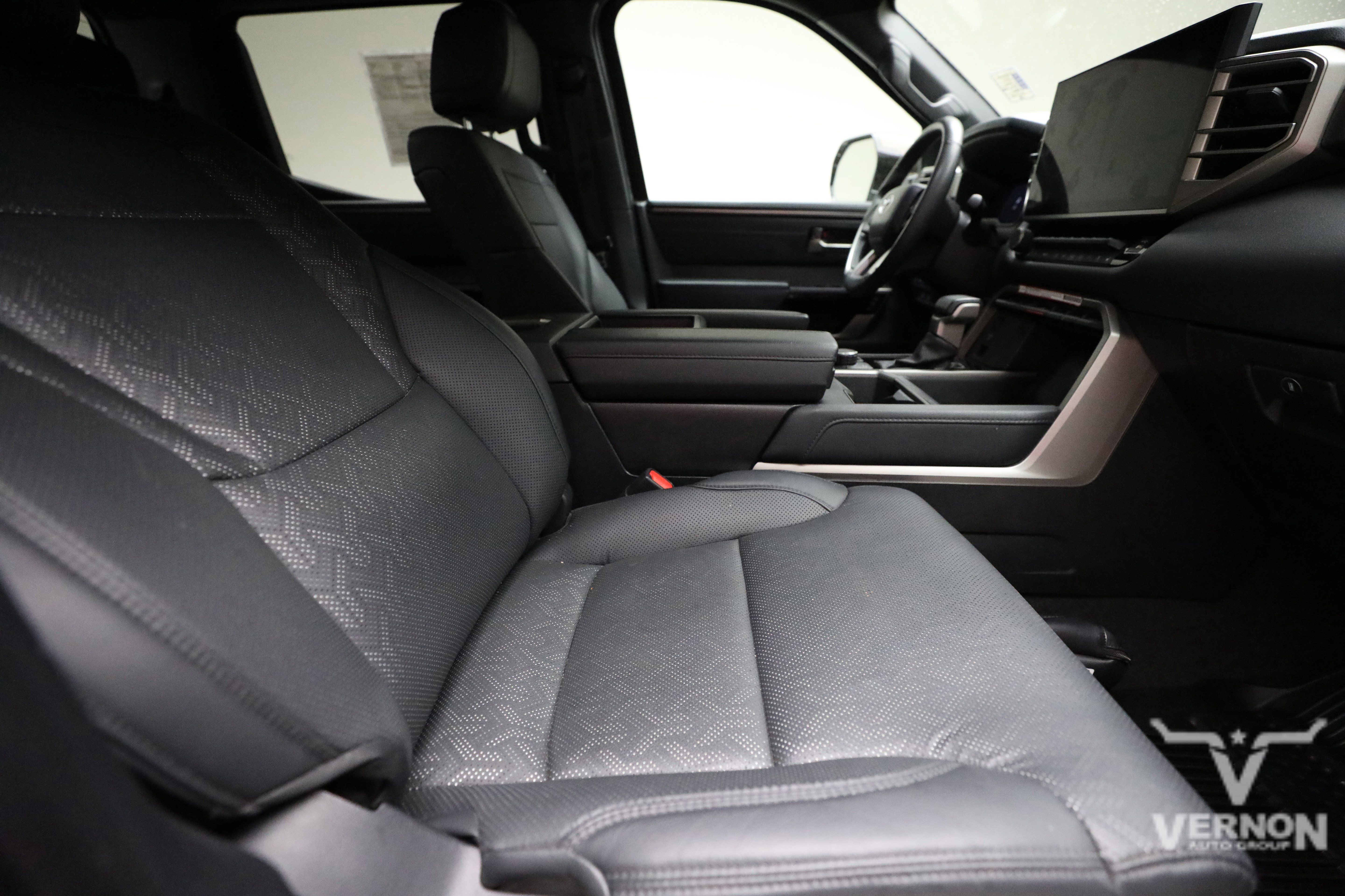 Used 2025 Toyota Tundra Limited w/ Power Package AWD/4WD image 11