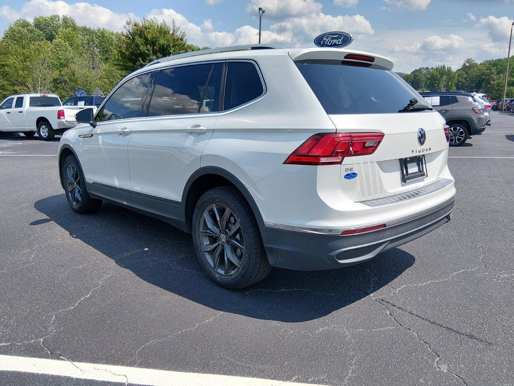 Used 2023 Volkswagen Tiguan SE w/ Panoramic Sunroof Package FWD image 6