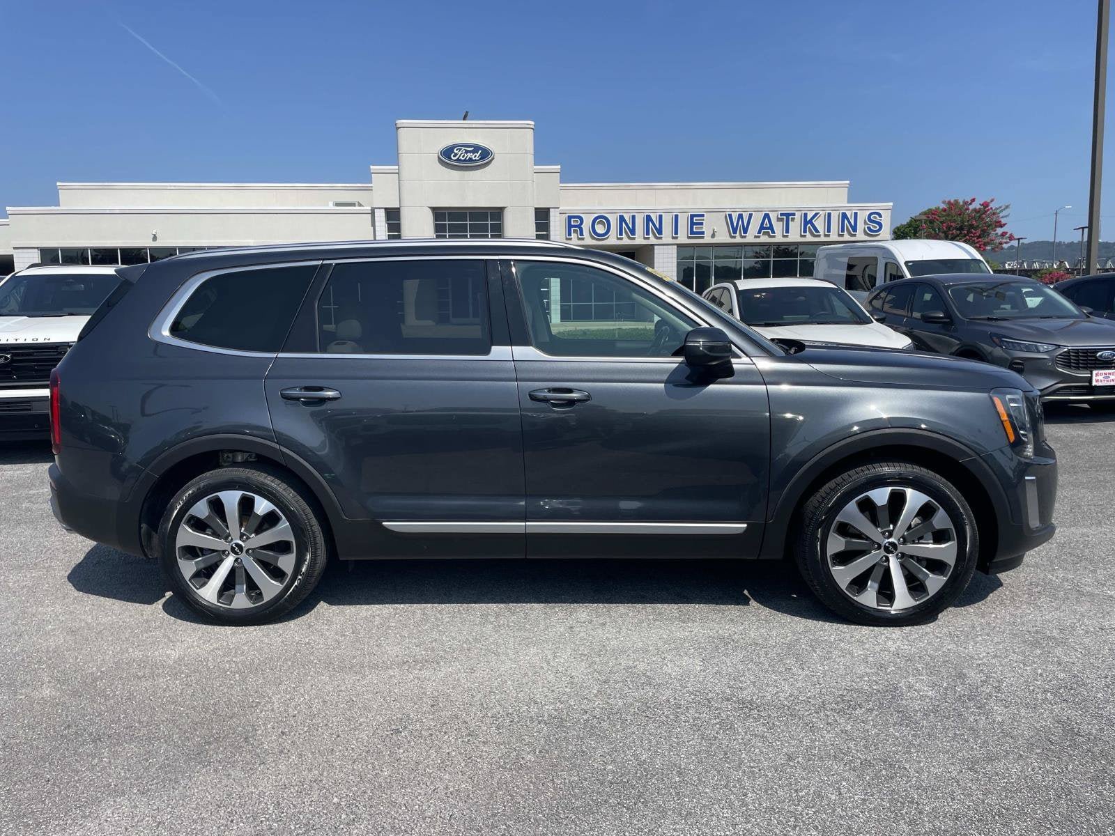 Used 2022 Kia Telluride S FWD image 2