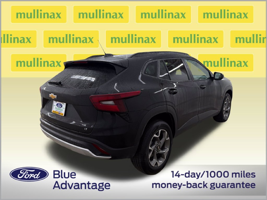 Used 2025 Chevrolet Trax LT FWD image 3