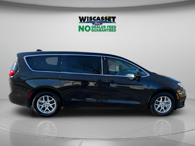Used 2024 Chrysler Pacifica Touring-L FWD image 6