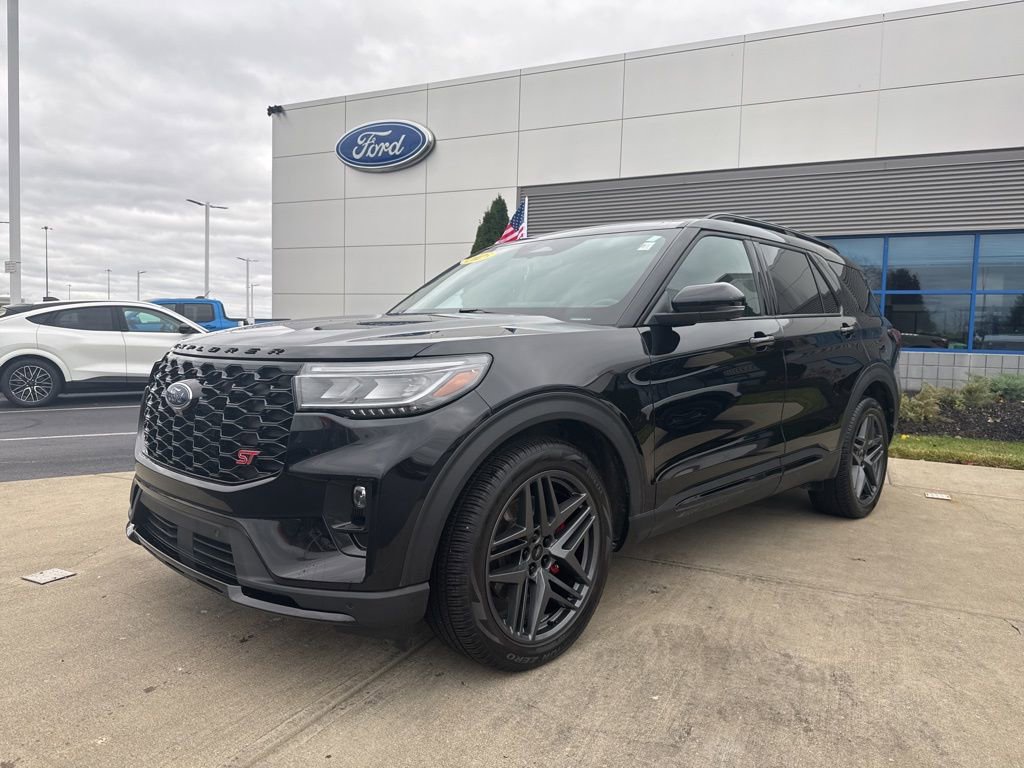 Certified 2025 Ford Explorer ST image 2