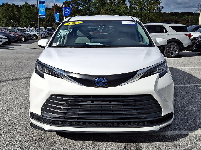 Used 2022 Toyota Sienna LE FWD image 3