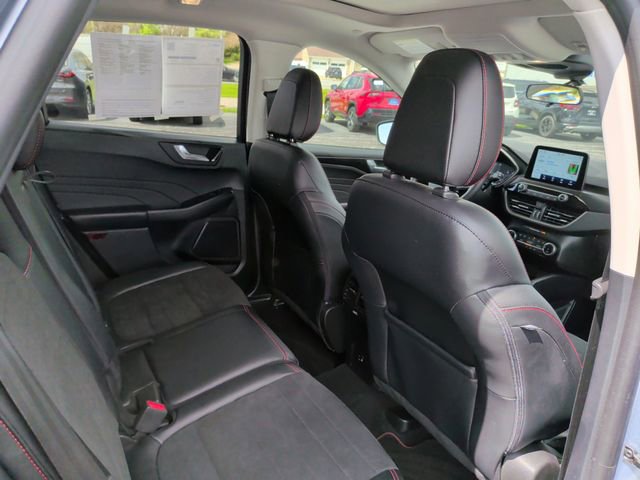 Certified 2022 Ford Escape SEL w/ SEL Stealth AWD Package image 17