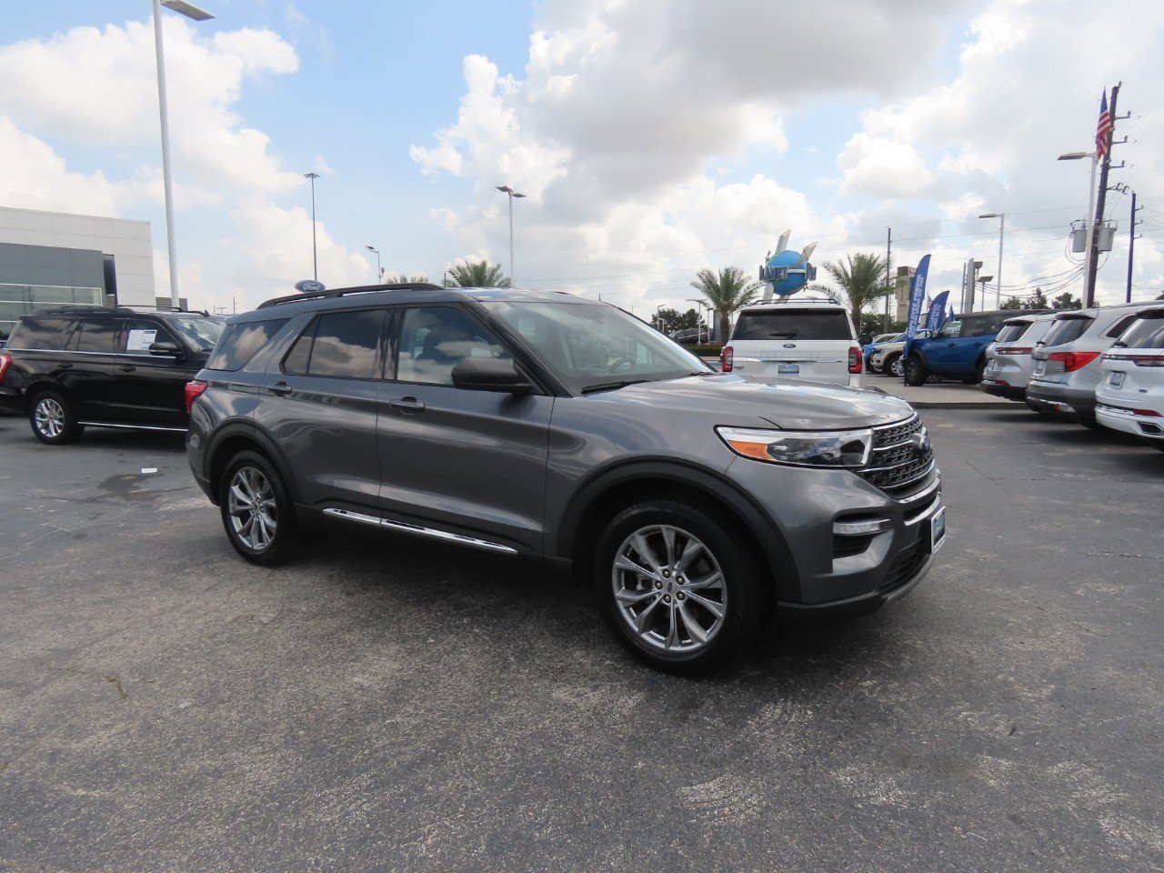 Certified 2022 Ford Explorer XLT w/ Equipment Group 202A RWD image 7