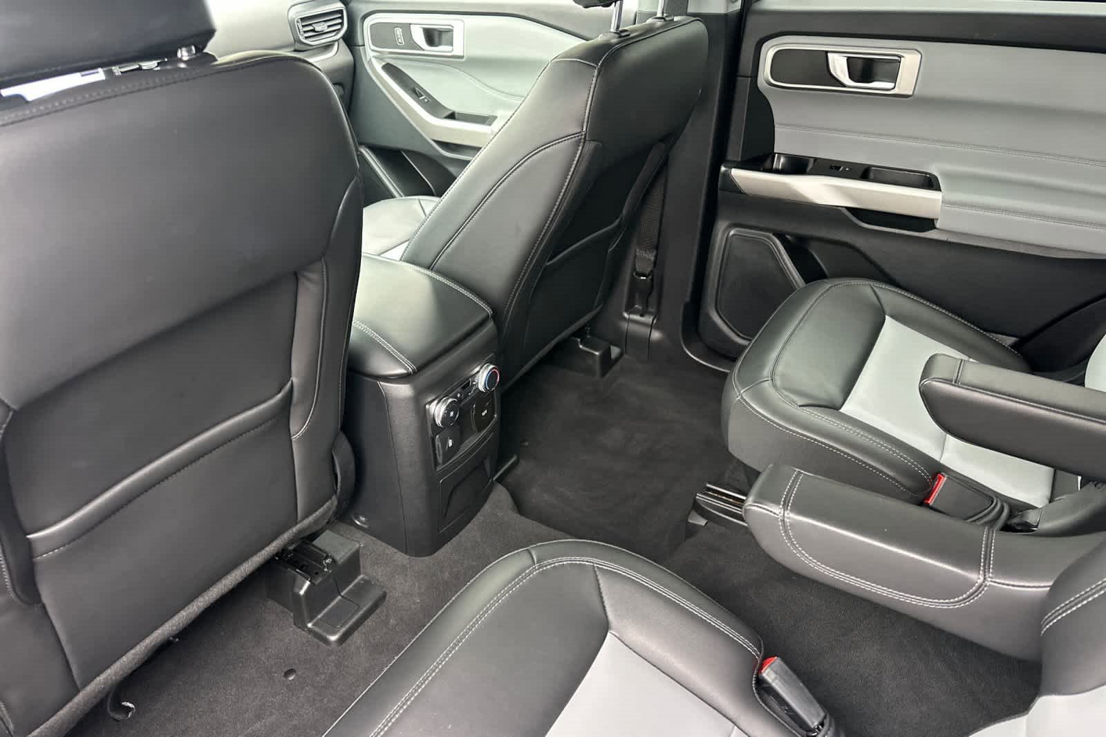 Certified 2022 Ford Explorer XLT w/ Equipment Group 202A image 10