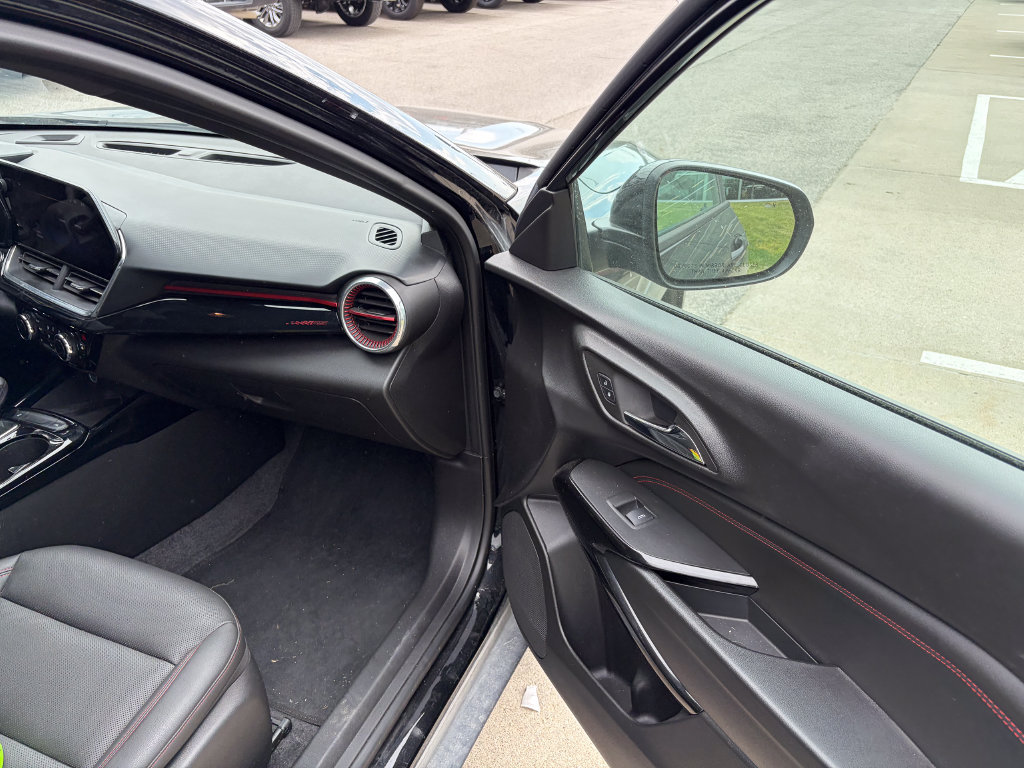 Used 2024 Chevrolet Trax RS w/ Sunroof Package FWD image 16