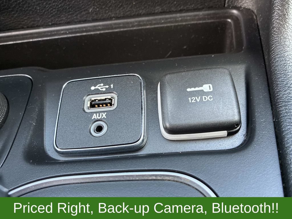 Used 2019 Jeep Cherokee Latitude Plus w/ Comfort/Convenience Group AWD/4WD image 30